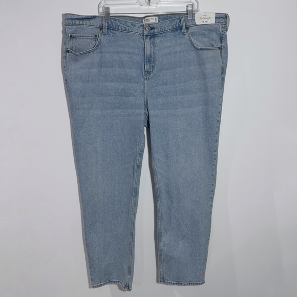 NWT Abercrombie & Fitch The Straight Mid Rise Light Wash‎ Jeans Size 36/22 - Picture 1 of 12